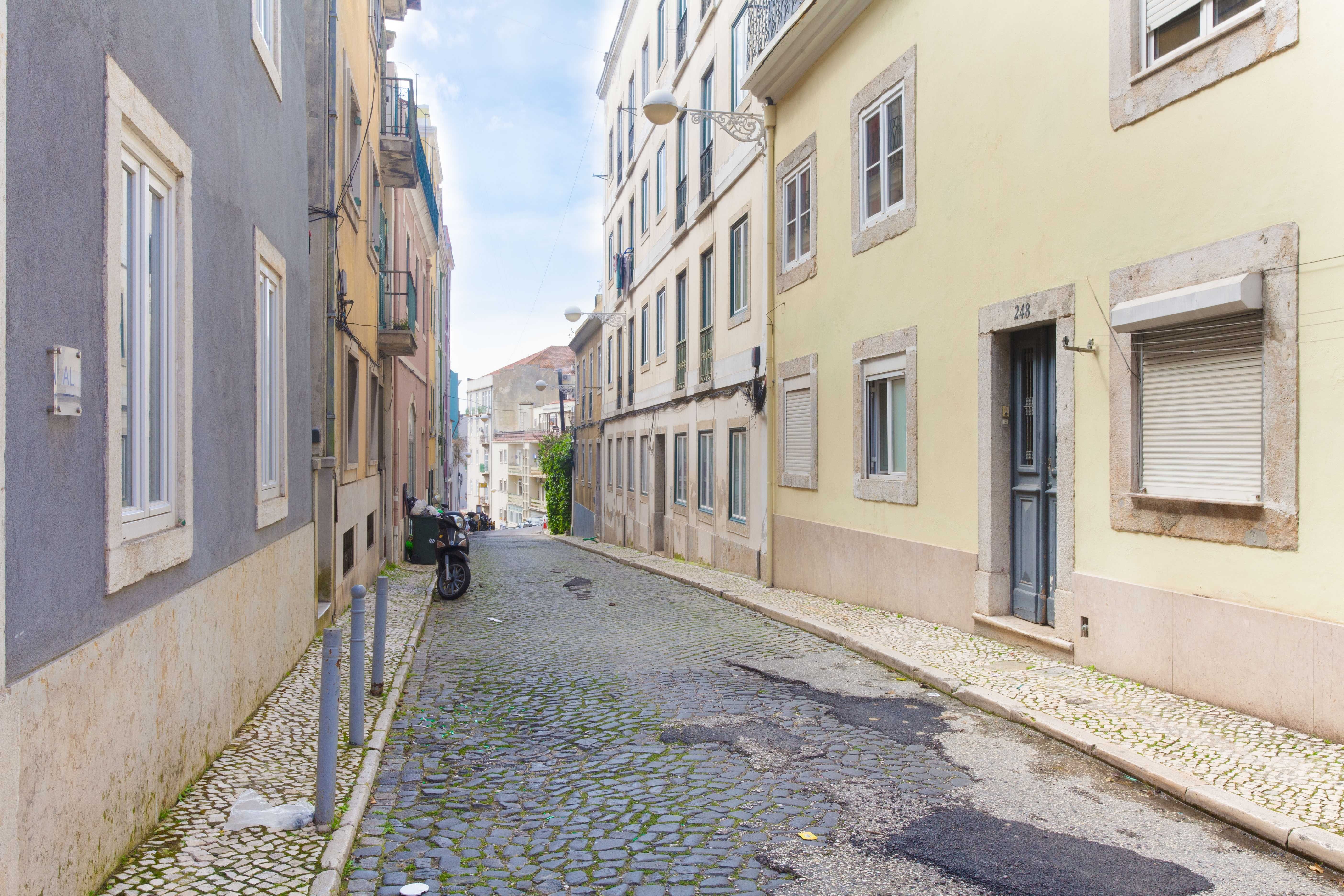 T1 Remodelado por Arquiteto na Rua do Olival – Mobilado e Equipado