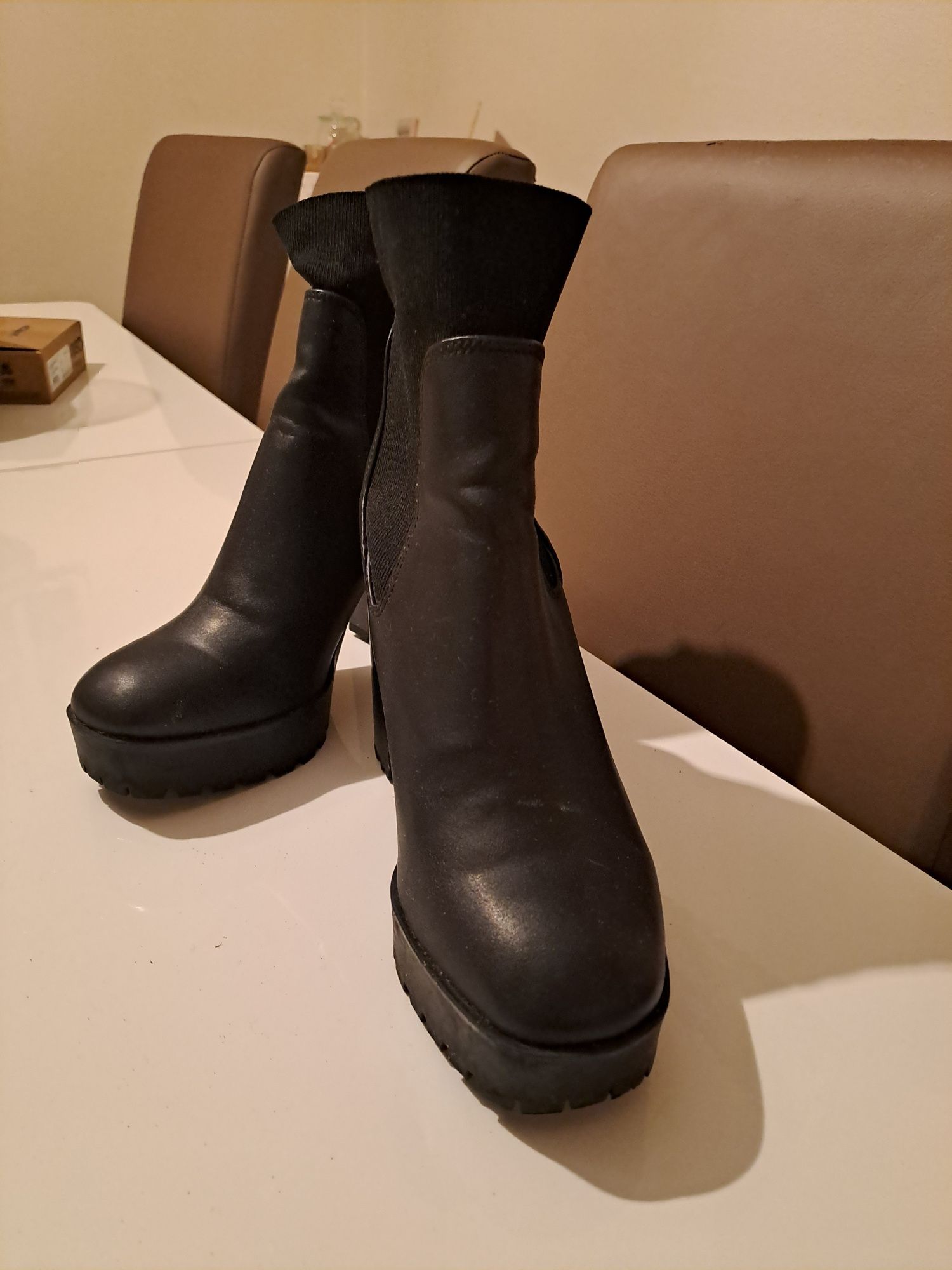 Botins pretos Stradivarius 36