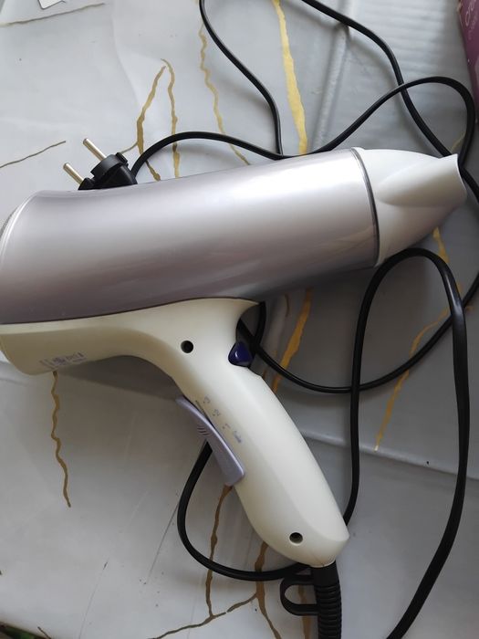 Фен для сушки волос удобный в работе дома и путешествиях