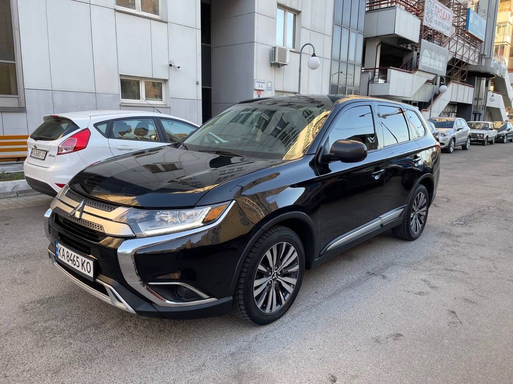 Mitsubishi Outlander 2.4 7мест 2019 год