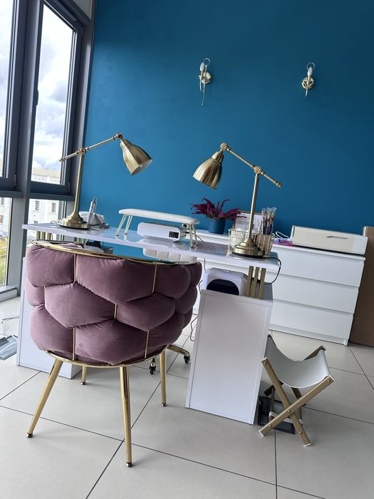 Miejsce w gabinecie dla stylistki paznokci