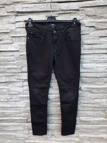 Czarne spodnie jeansowe rurki 36