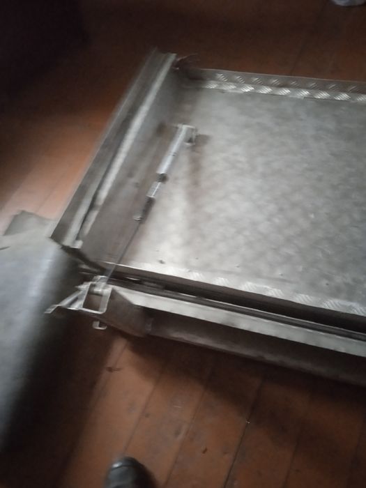 Продам кунг крышка багажника л.200 в хорошем состоянии цена 13000