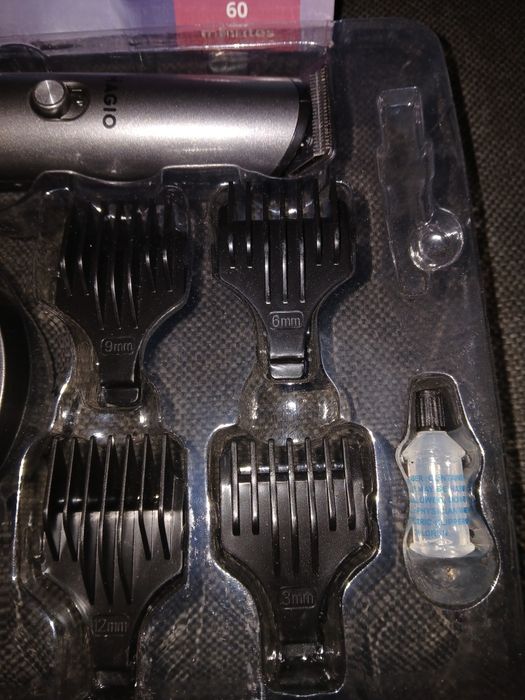 Новая машинка для стрижки в упаковке Magio в комплекте с насадками