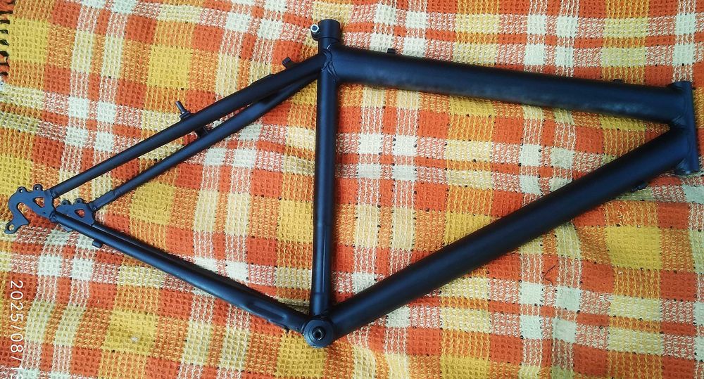 Rama rowerowa do kół 26 cali.