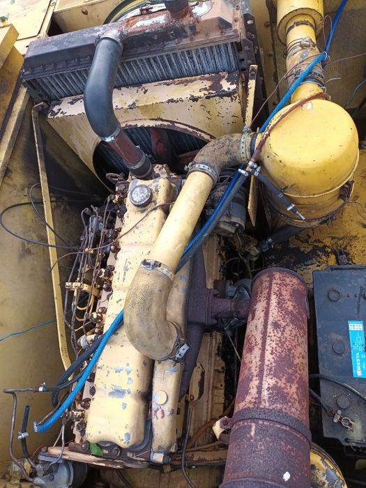 Продам комбайн NEWHOLLAND мотор коробка все в гарному робочому стані .