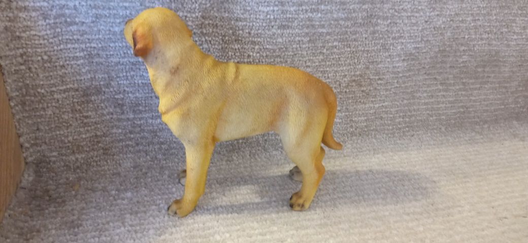 Figurka psa Golden labrador duża  Austria