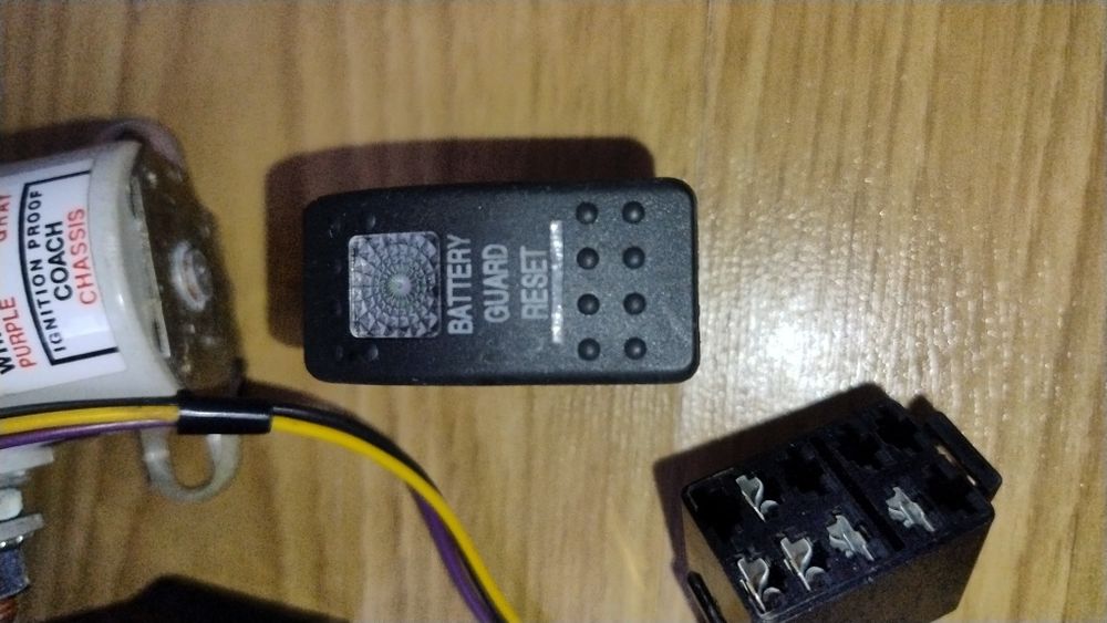 Реле силове з електронним керуванням/масса/ BATTERY GUARD 2000