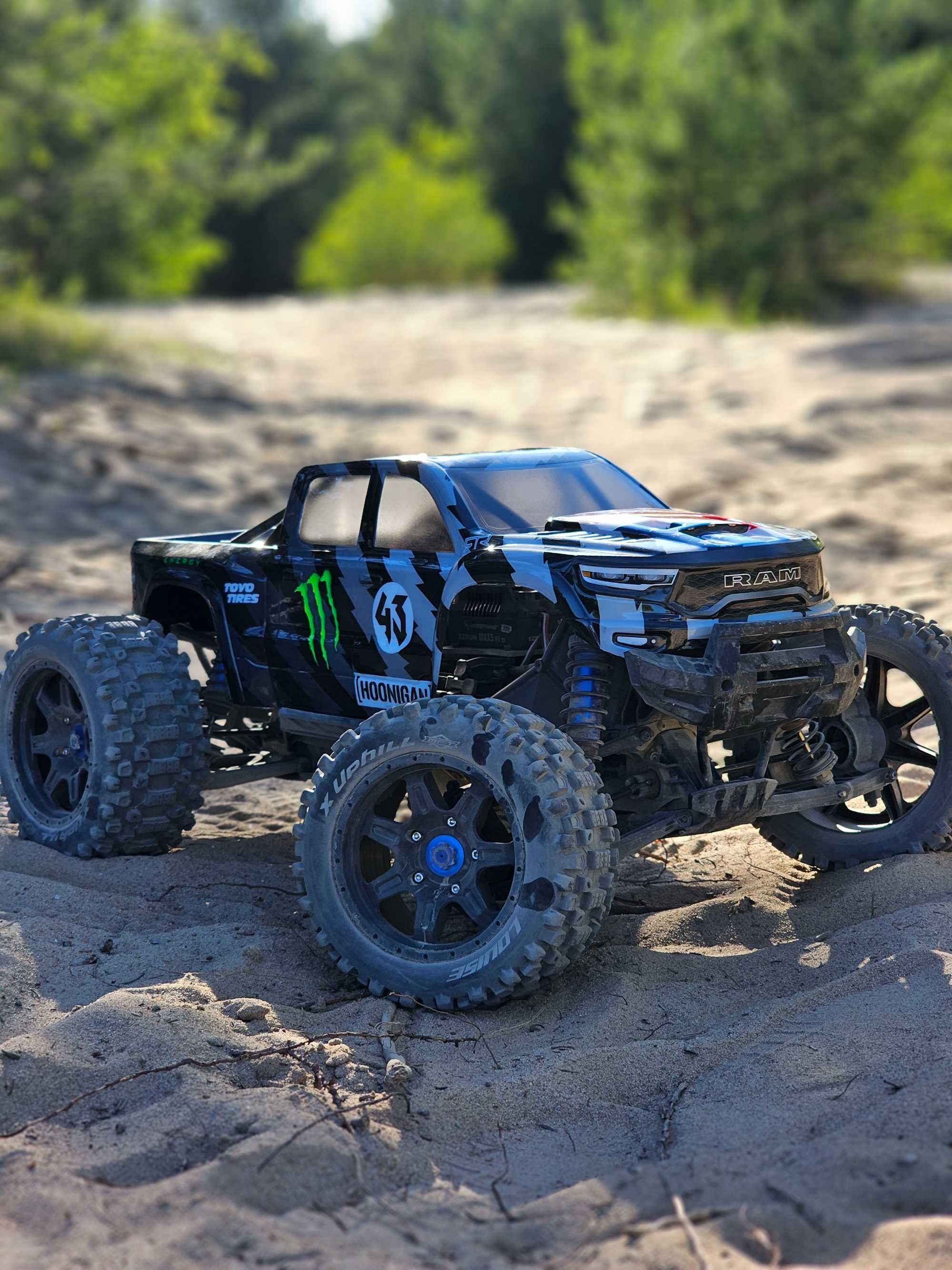 Traxxas Xmaxx Dodge RAM karoseria Monster Energy pomalowana - custom