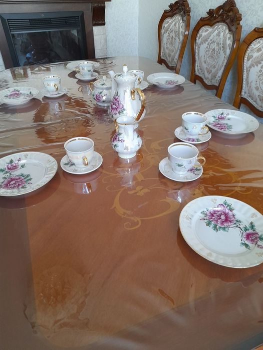 Продам сервиз фарфоровый .