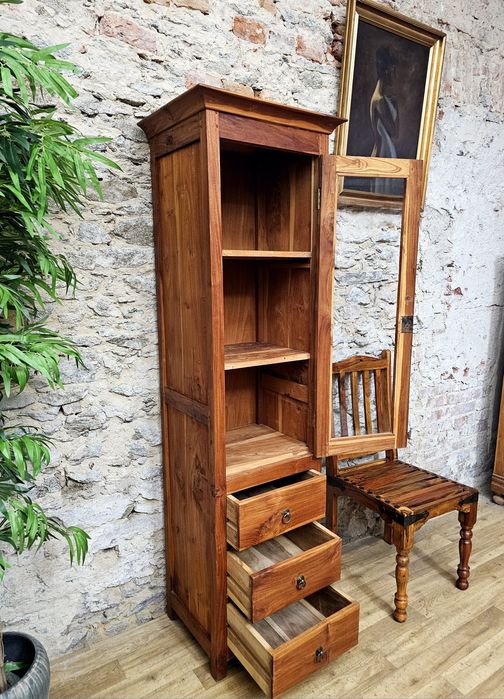 Piękna witryna słupek drewniana z szufladami – solidny mebel z charakt