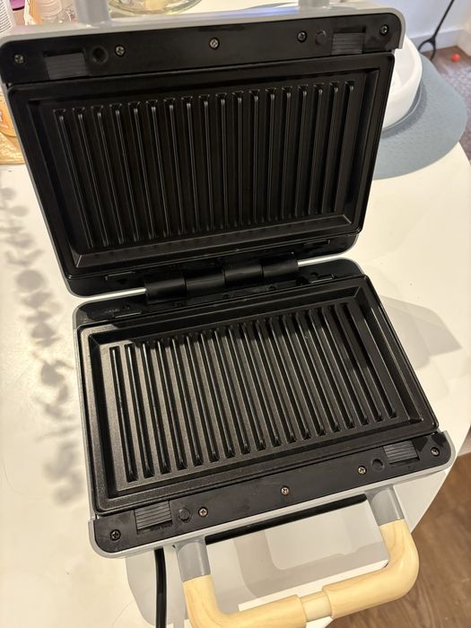 Sandwicheira FLAMA Grill / (800 W - Gris)