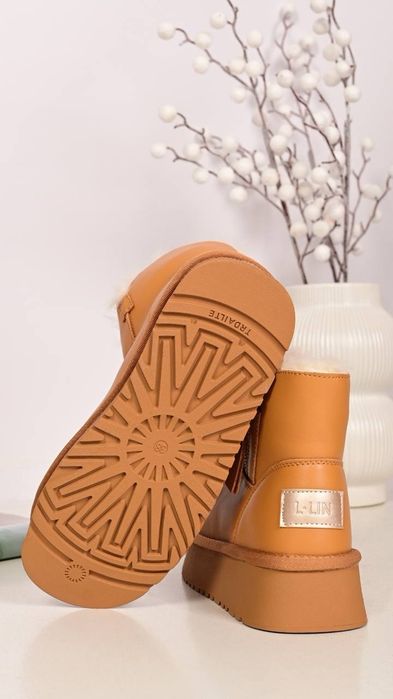 Шкіряні угі. Жіночі угі. Зимове жіноче взуття. Шкіряне взуття