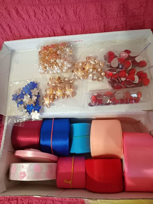 Ленты, стразы, клей.  Если всё купить одним лотом, отдам за 1000гр.