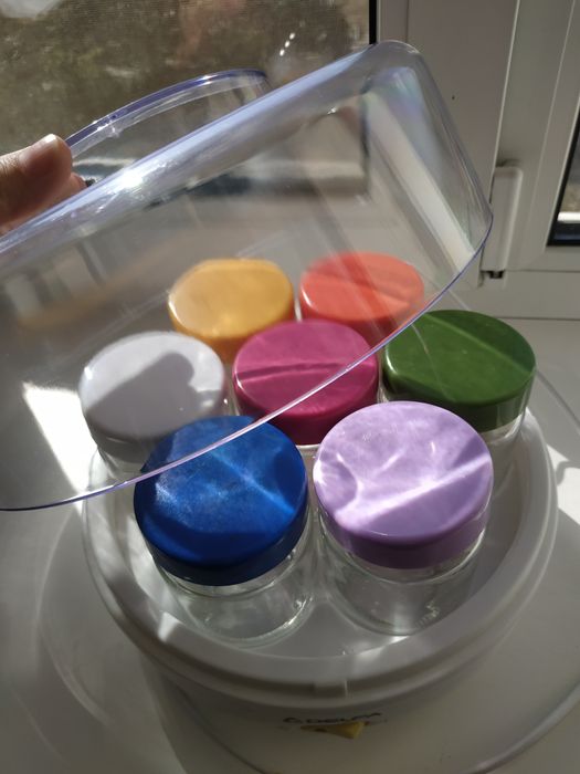 Йогуртниця в ідеальному стані , 7 баночок по 200 мл