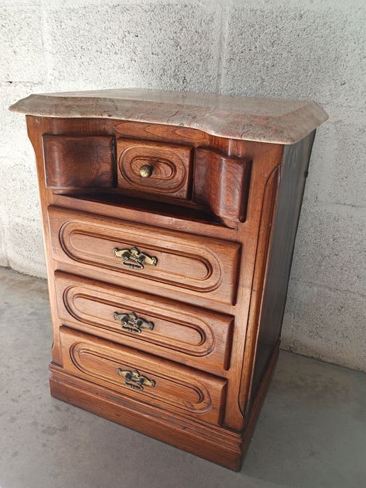 Mesinha de cabeceira em madeira de castanho com pedra em granito