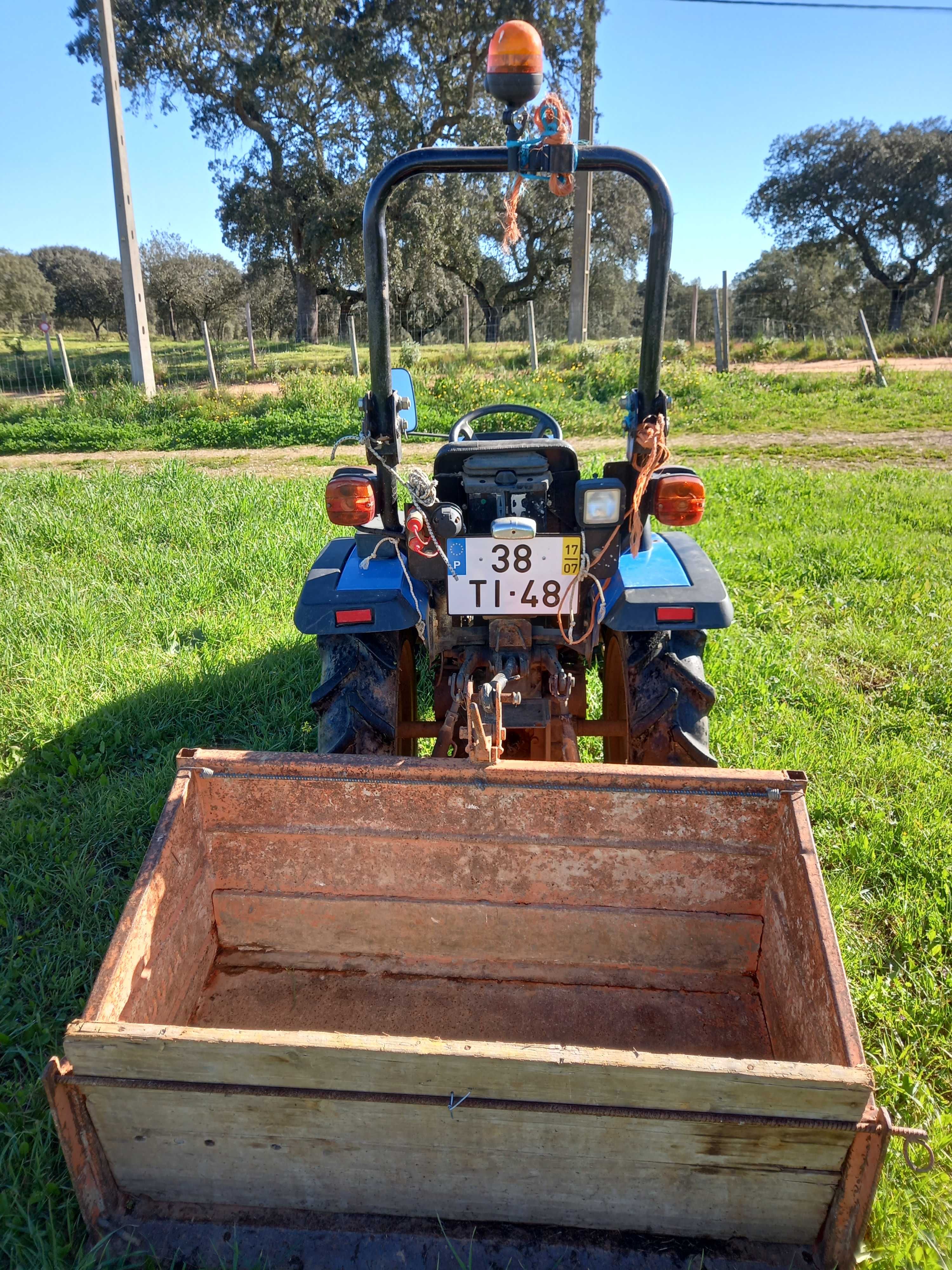 Tractor Solis 26 em excelente estado