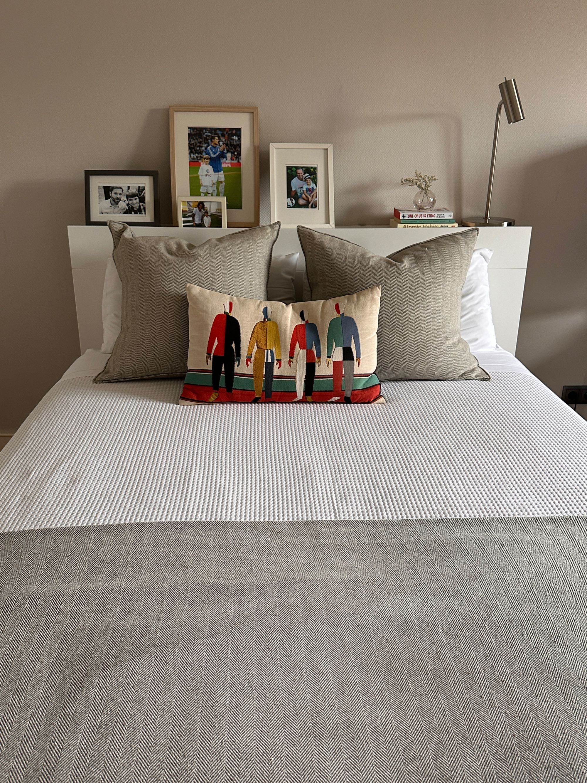 Cama casal con arrumaçao e cabeceira Brimnes Ikea perfeito estado