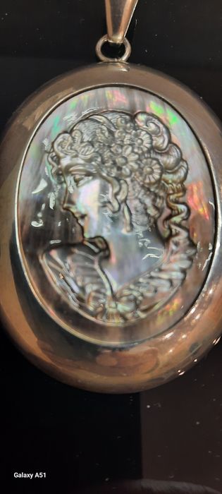 Srebrna zawieszka  kamea