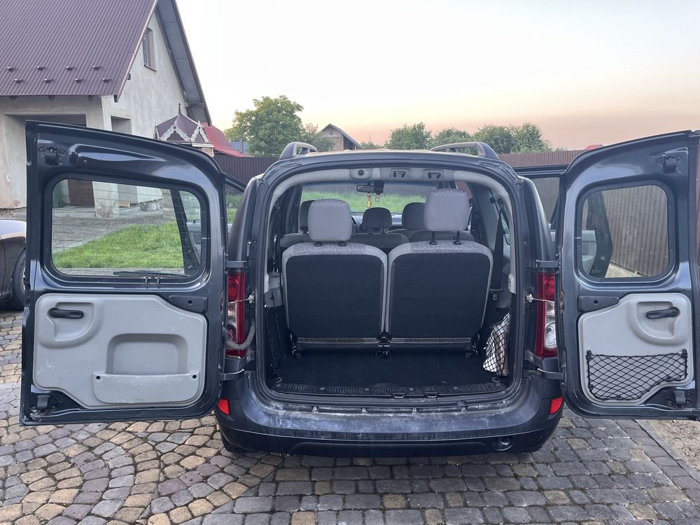 Продам класний і дуже вмісткий автомобіль!