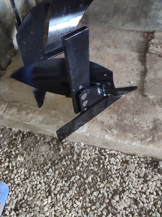 Лівостороні корпуса до плуга