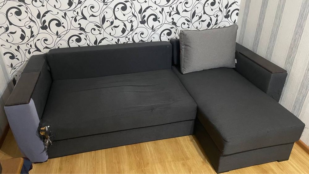 Продам диван з невиличкими пошкодженями дефекти видно на фото