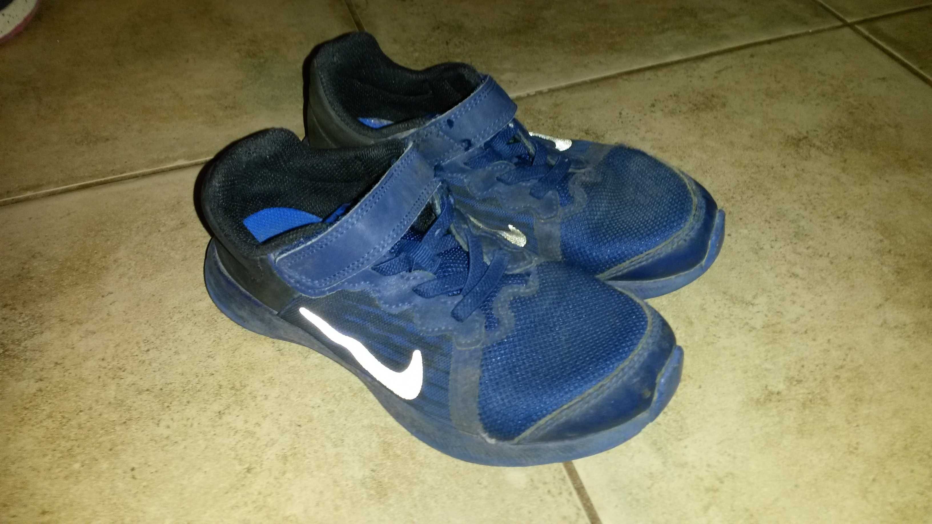 Buty dziecięce Nike niebieski na rzepy adidasy lekkie trampki rozm. 30