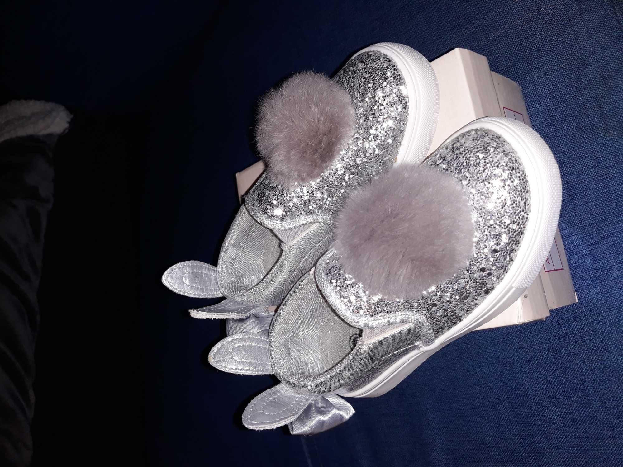 Brokatowe srebrne buciki dla dziewczynki rozmiar 23 nowe