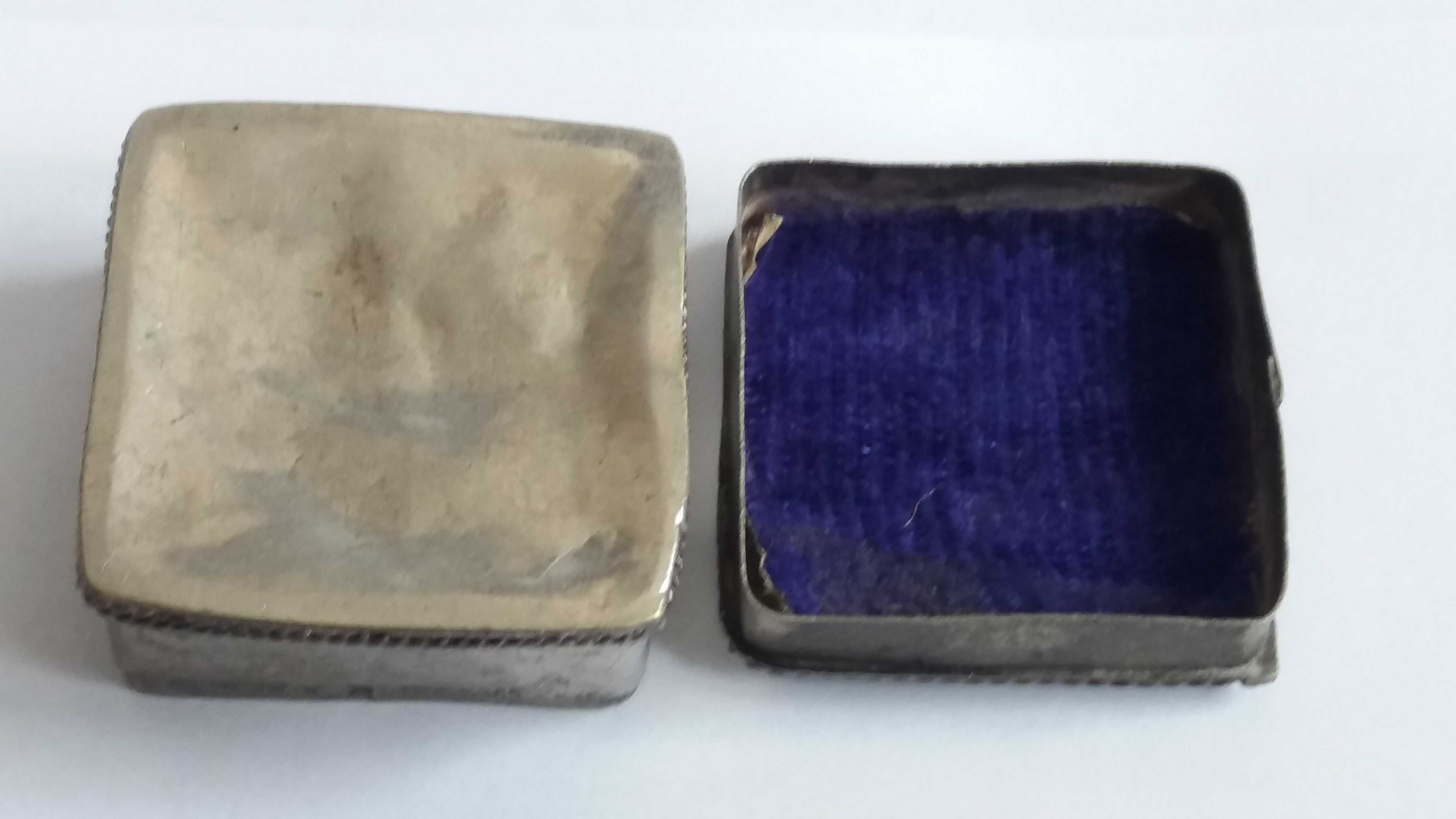 o P-, Starocie szkatułka na srebro złoto pierścionki antyk vintage