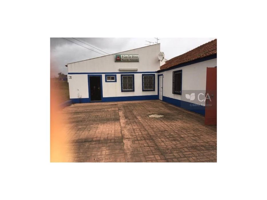 Edificio destinado a restaurante e habitação