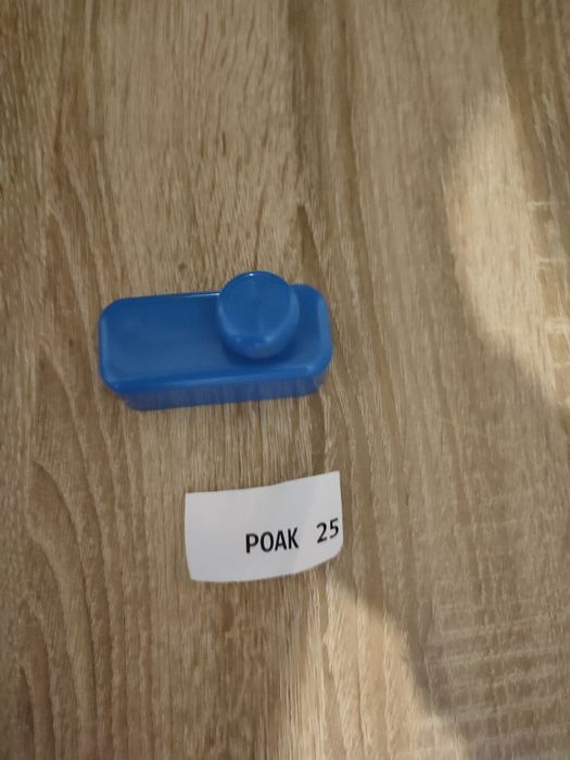 Dziurkacz do dyskietek Commodore 5,25