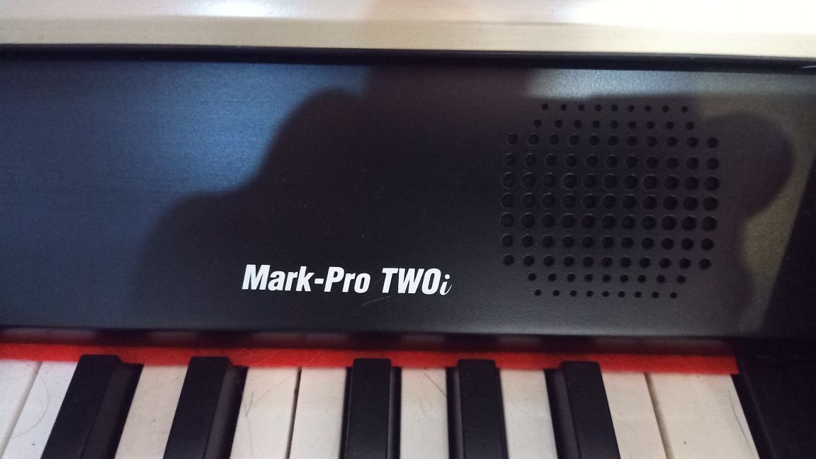 Продам электропианино Kurzweil Mark Pro Two i