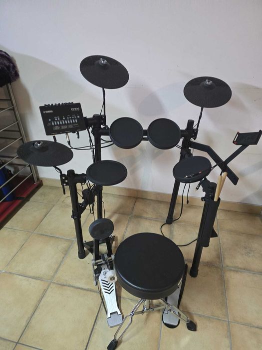 Yamaha Dtx452K e banco Pearl como nova