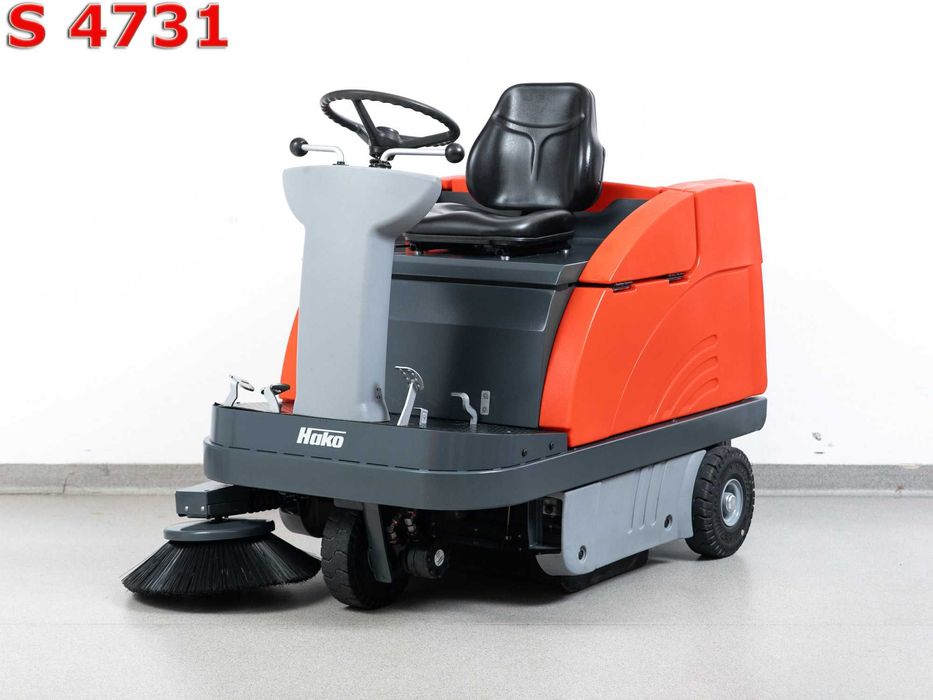 Zamiatarka Hako Sweepmaster P980 R BENZYNA 2017r 647h 5700m²h 30000net