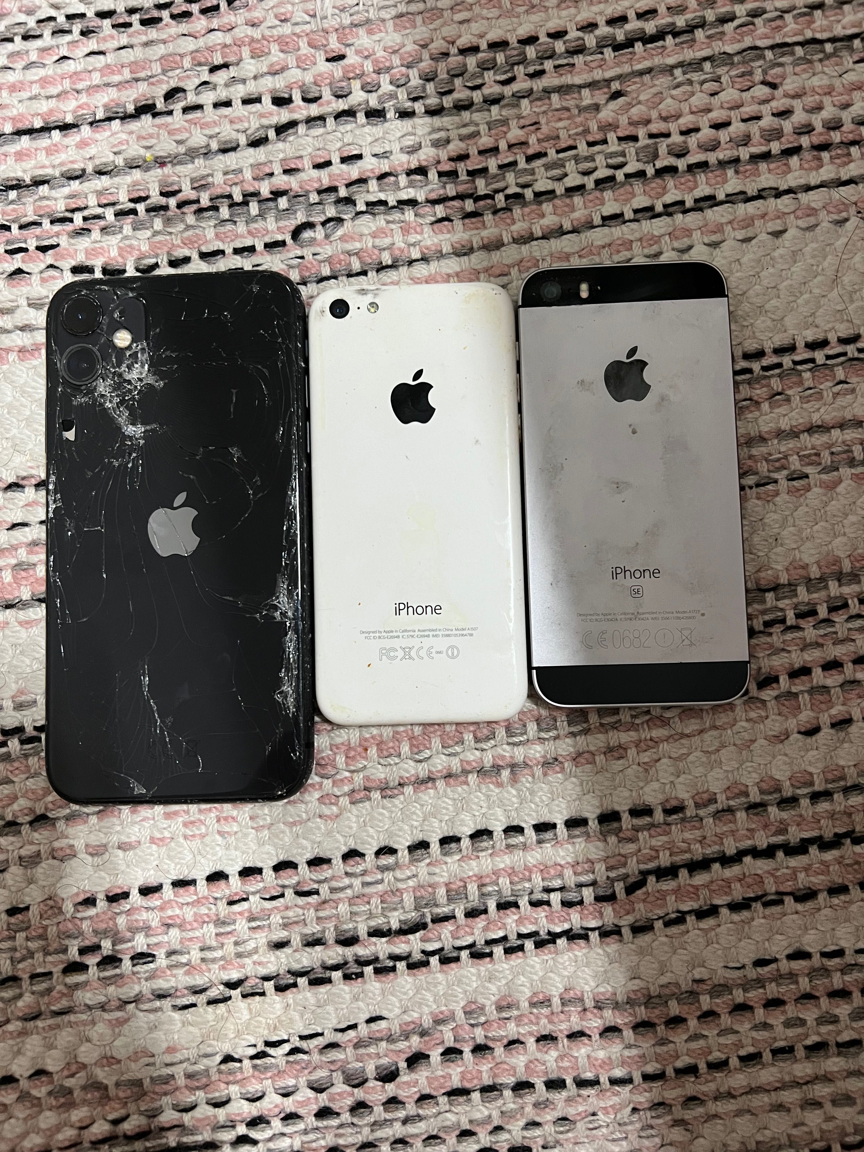 3 iPhones para peças