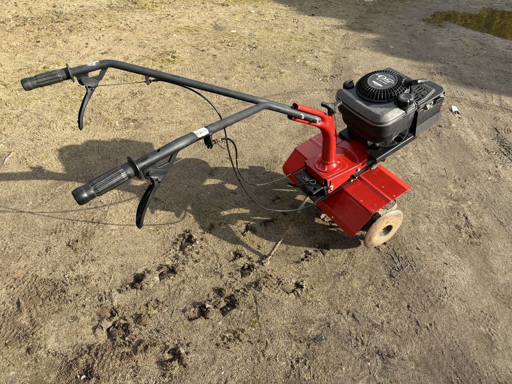 Glebogryzarka z reversem silnik B&S 5hp.