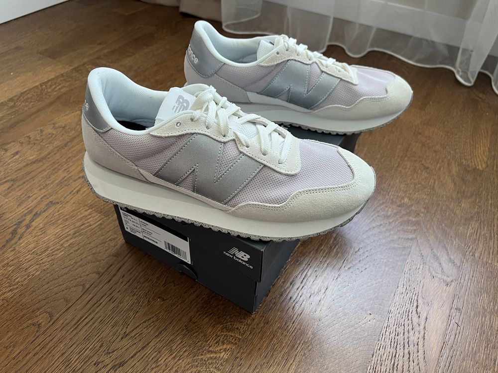 Жіночі кросівки New Balance 237 розмір 43,5 бежевого кольору