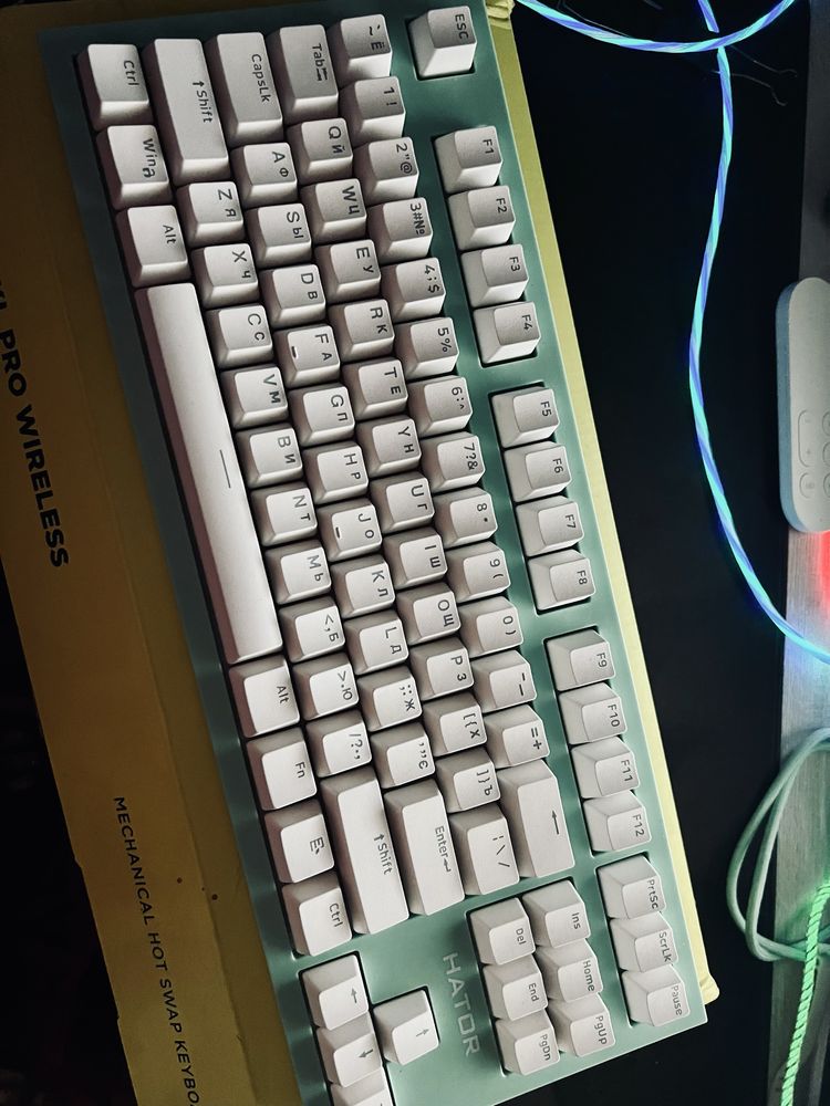 Hator клавиатура и мышка комплект в идеальном состоянии