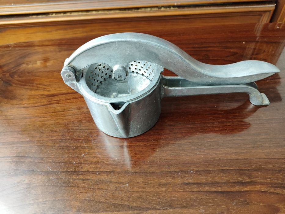 Продам ручна соковижималка