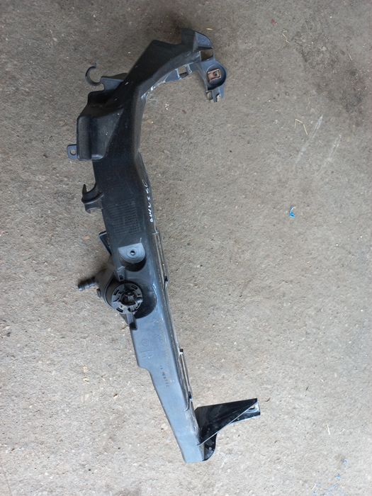 Ślizg uchwyt lampy przód przedni prawy prawa bmw e90 e91 spryskiwacz