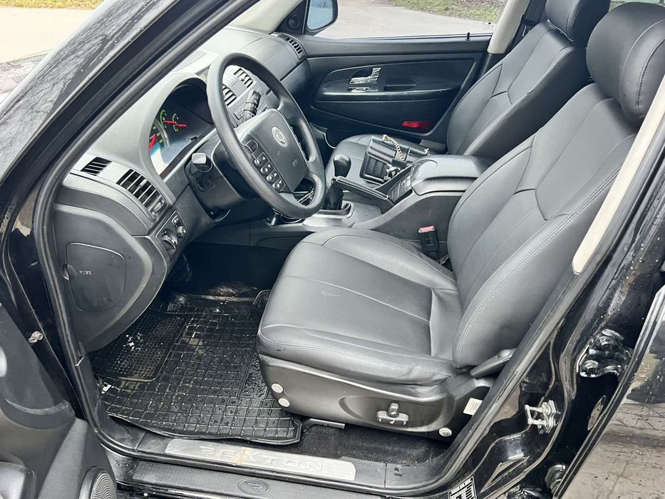 Рамний повнопривідний джип