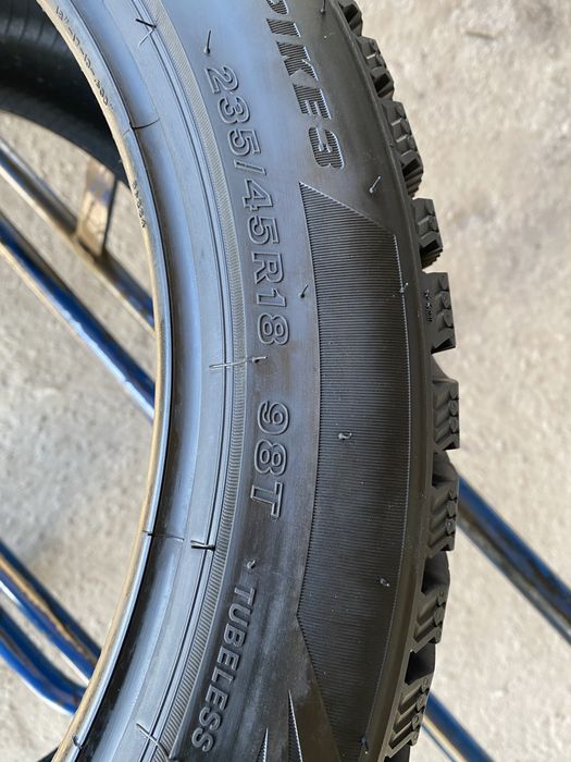 Шини нові 235/45/18 - 4шт Bridgestone Blizzak Spike 3 зима