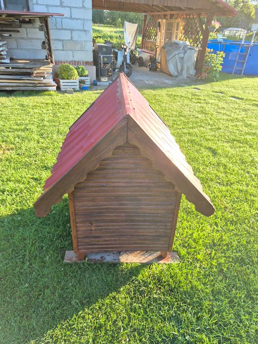 Buda z drewna ocieplana w środku