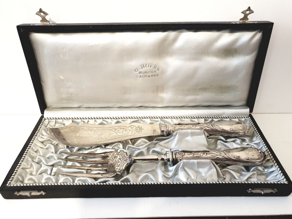 Grandioso antigo conjunto de talheres de servir suíços em prata cont
