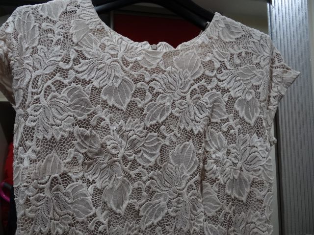 Elegancka sukienka koronkowa