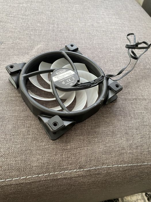 Башенний кулер, радіатор процесора та вентилятори для пк