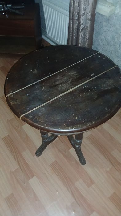 Антикварный круглый стол XIX века