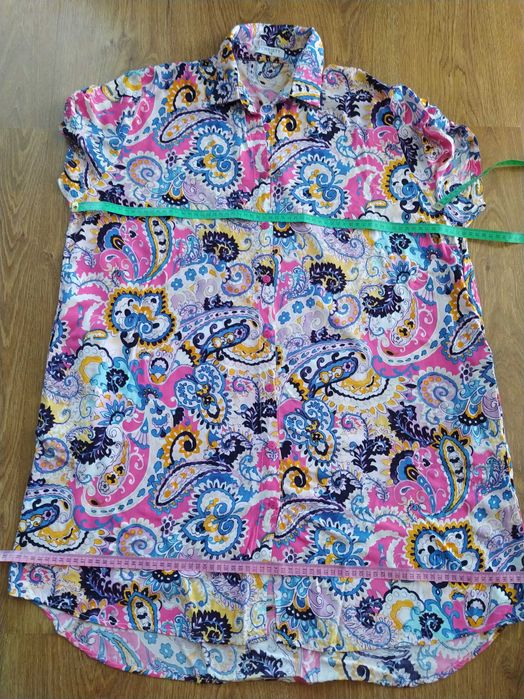 Fuksjowa Pudełkowa Sukienka z Kołnierzem i Krótkimi Rękawami Maniaci