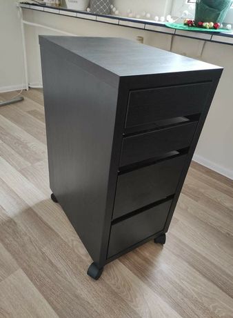 Czarna szafka IKEA