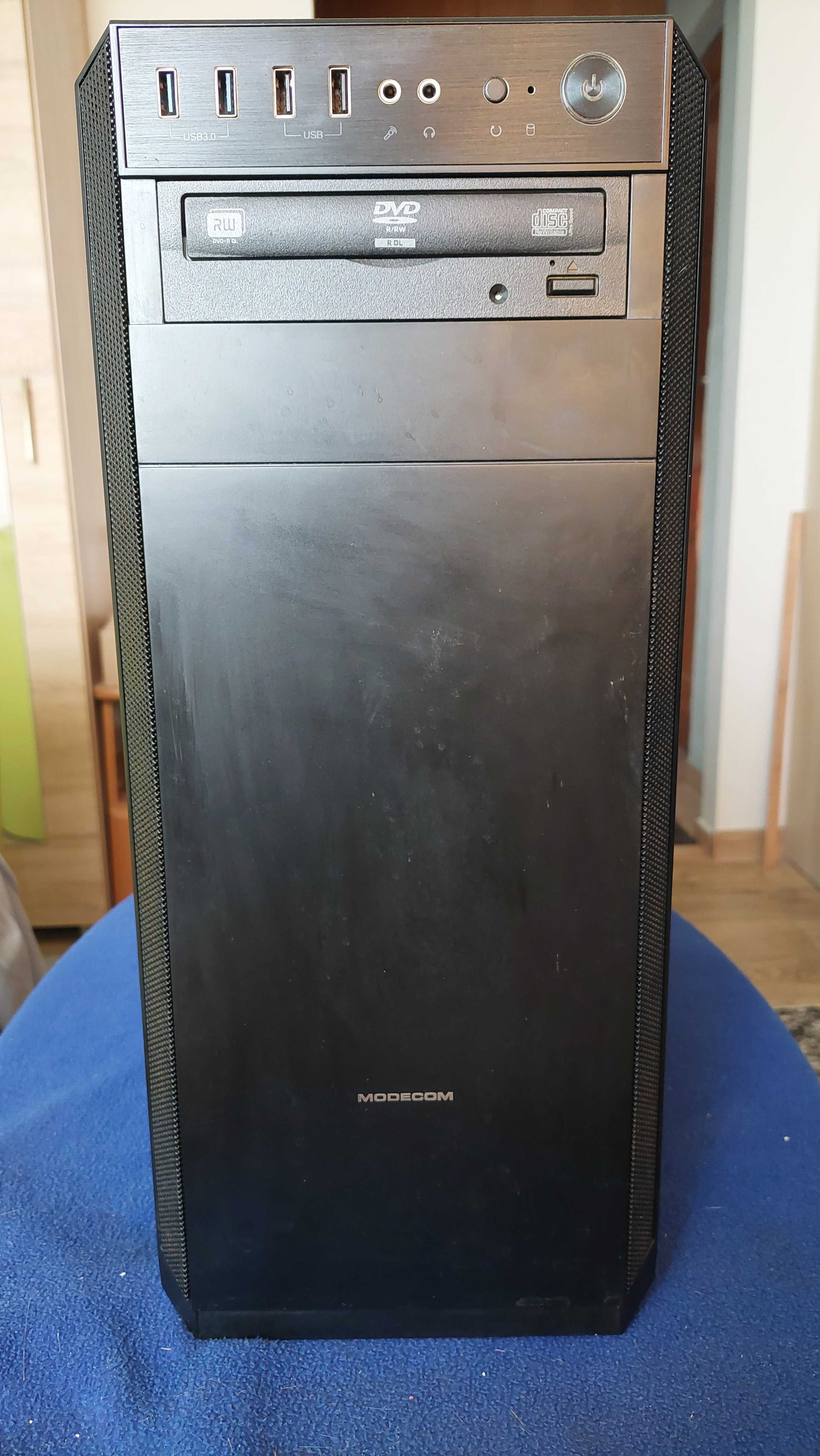 Komputer stacjonarny plus monitor